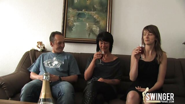 İnanılmaz :  Adria Rae, Markus Dupree və Emma Hix ilə anal seks üçlüyü Azeri porno 