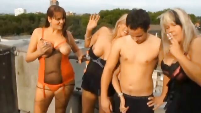 Yaxşı porno :  Böyük bir xoruz sürən kiçik titties olan qamətli qız Azeri porno 